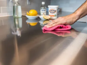 Czym wyczyścić stal nierdzewną? Sprawdzone metody i porady